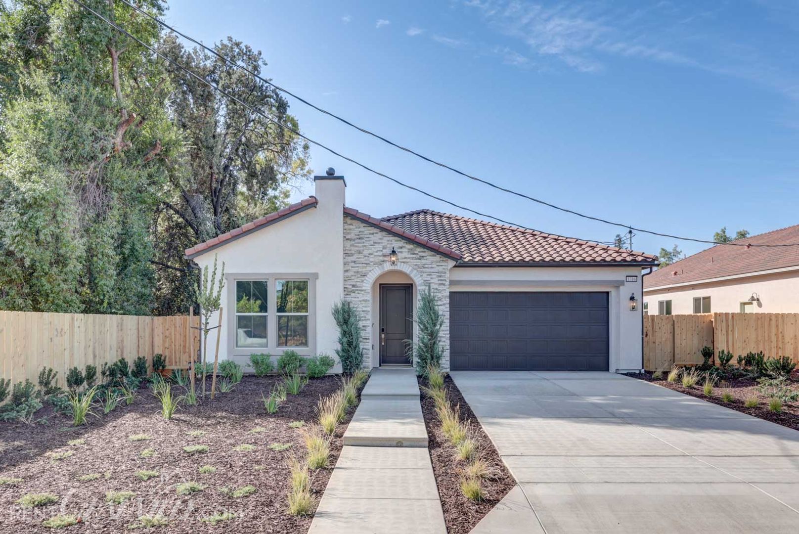 Fresno House: 1316 E Santa Ana Dr