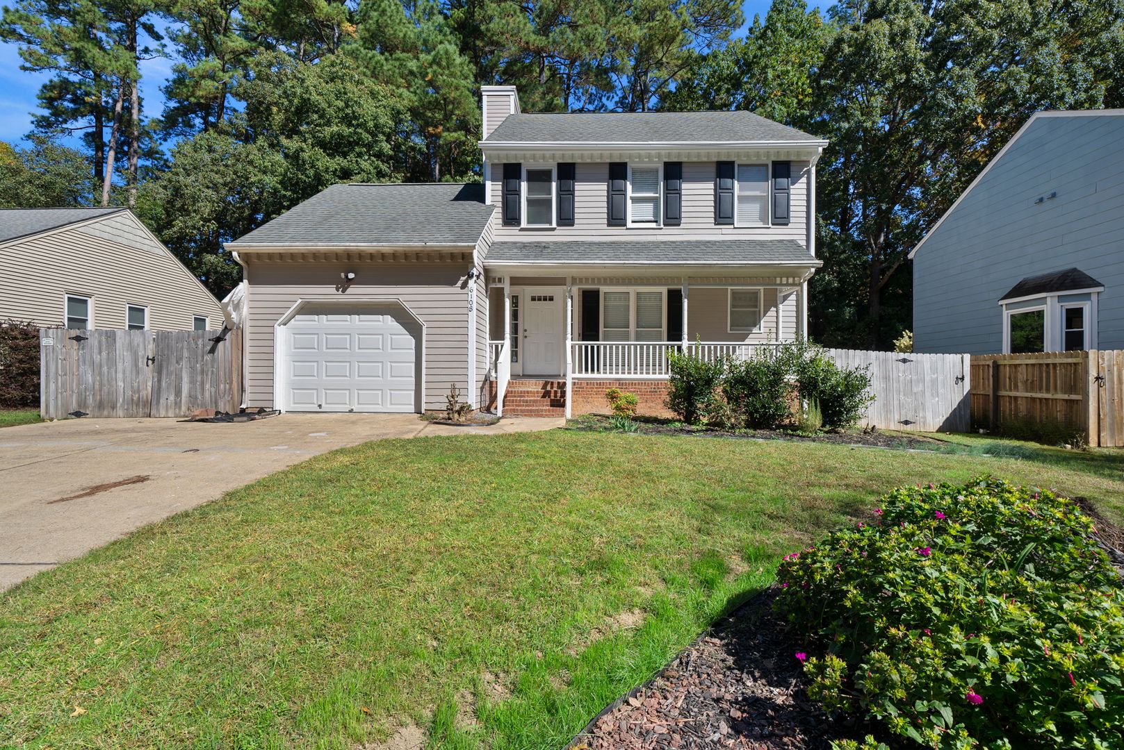 Raleigh House: 6108 New market Way