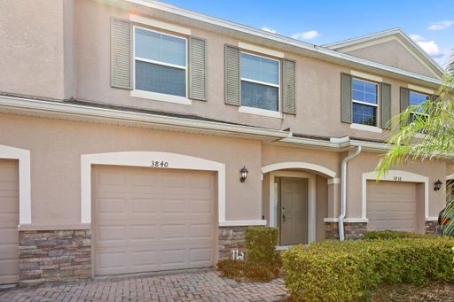 For Rent: Spacious Two-Story Home with Lake Views in Seven Oaks – Wesley Chapel – photo 1
