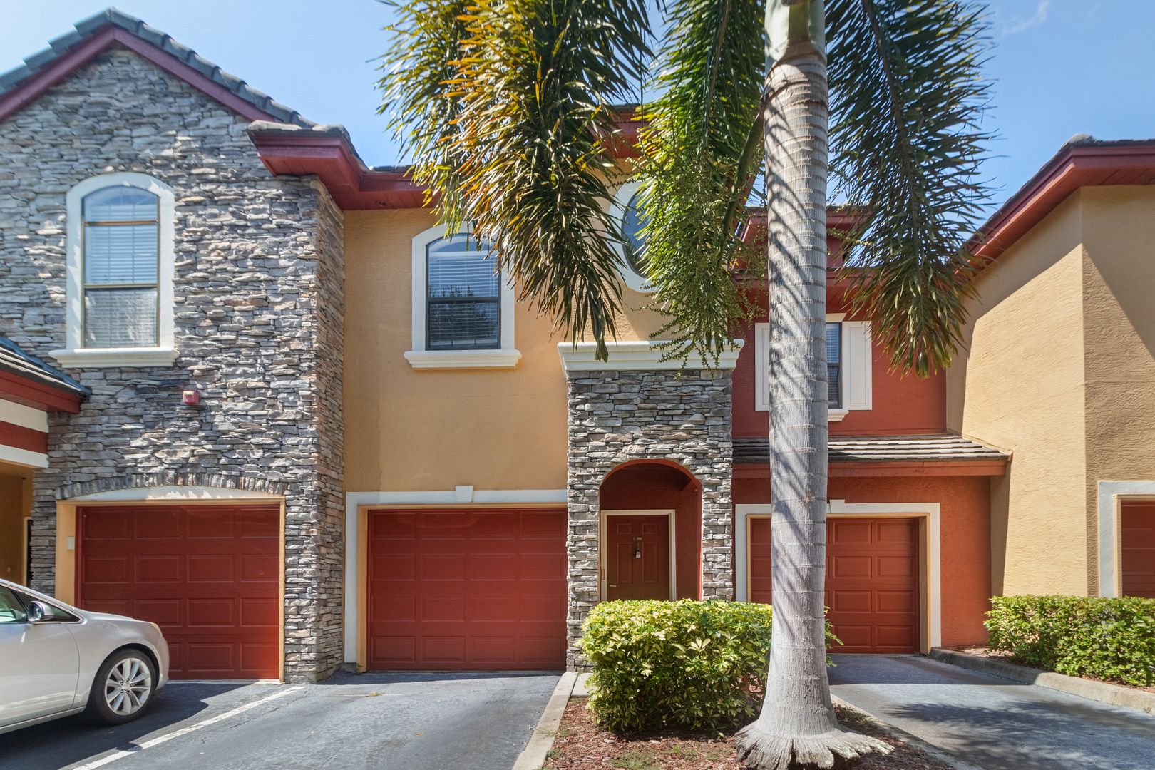 Palm Harbor Townhome: 2152 Portofino Place