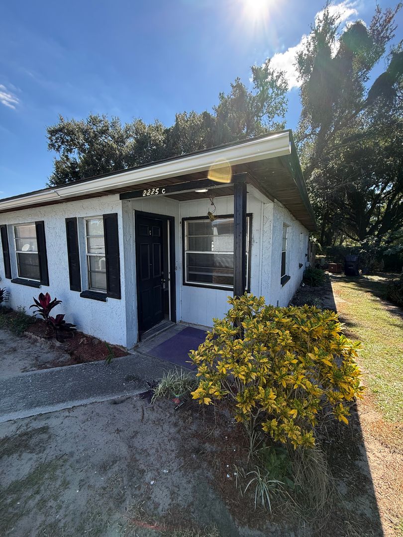 Auburndale Apartment: 2225 Leo Dr