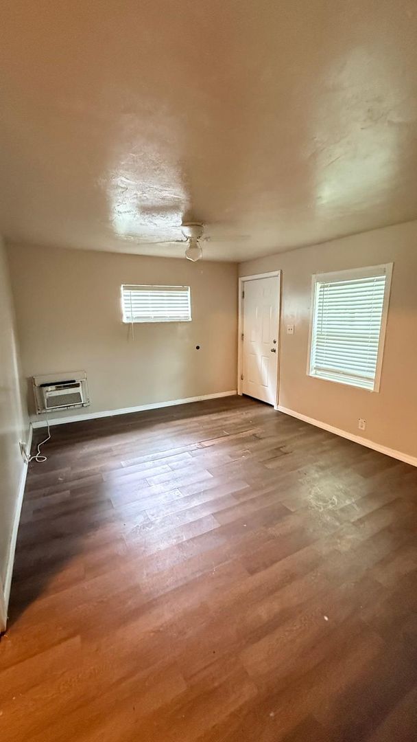 113 Oleander Ave 2 of 12