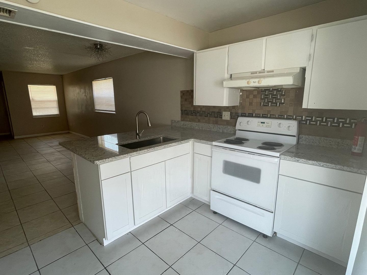 Auburndale Apartment: 2221 Leo Drive
