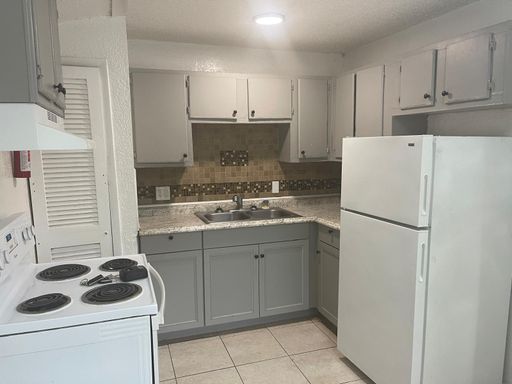 Urban Oasis at 4570 Apt C Transport Road: Your Perfect Blend of Convenience and Tranquility in Bartow, FL!
