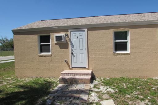 LOW APP FEE! Fully Renovated 1BR/1BA – Water Included! – photo 1