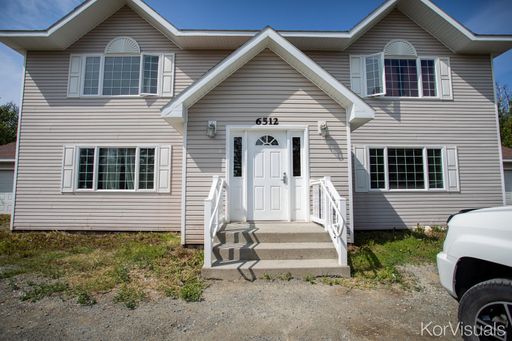 Contemporary 2 Bed/1 Bath!