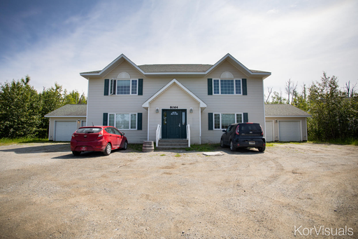2 Bd/1 Ba unit with 1-Car Garage!