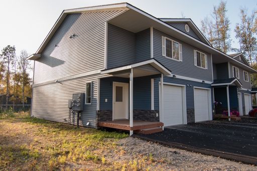 3bd/2.5ba Townhouse w/Attached 1-Car Garage – photo 1