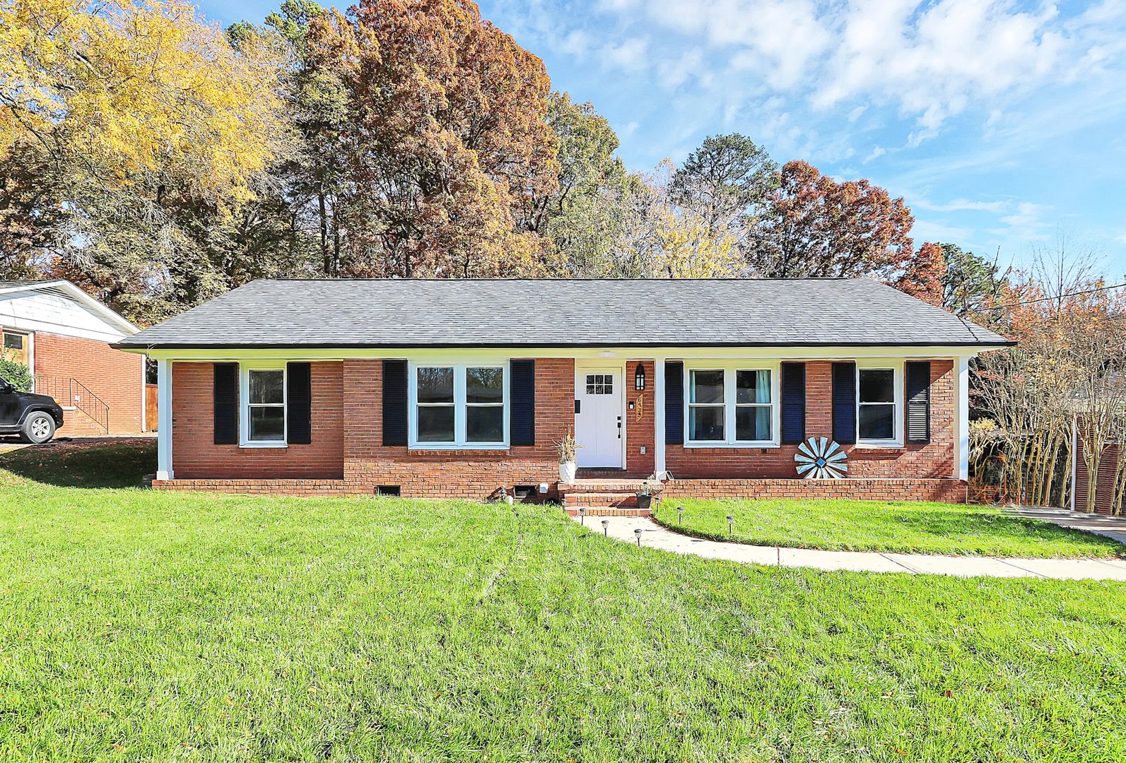 Charlotte House: 6439 Montpelier Rd