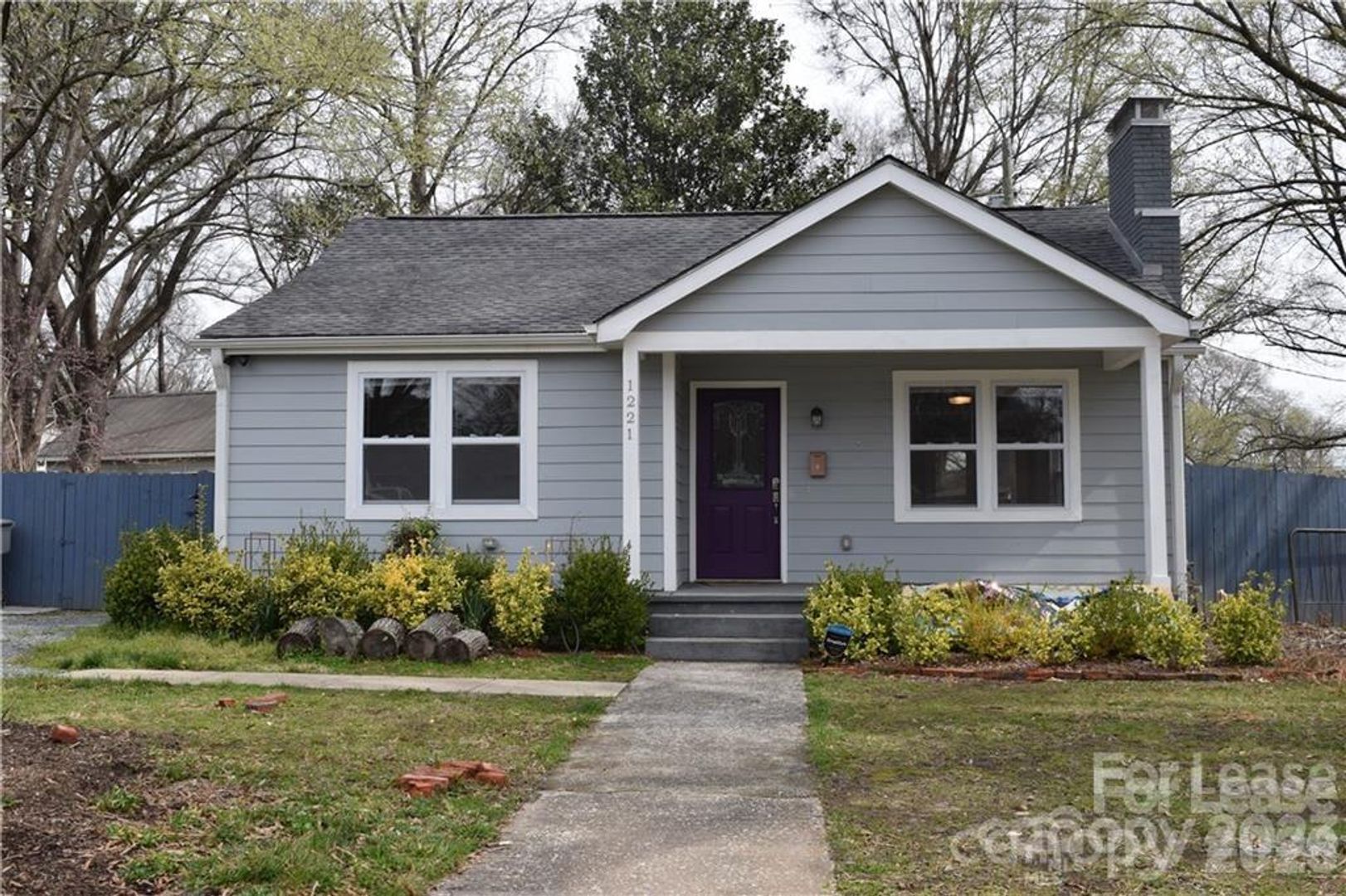 Charlotte House: 1221 Meadow Lane
