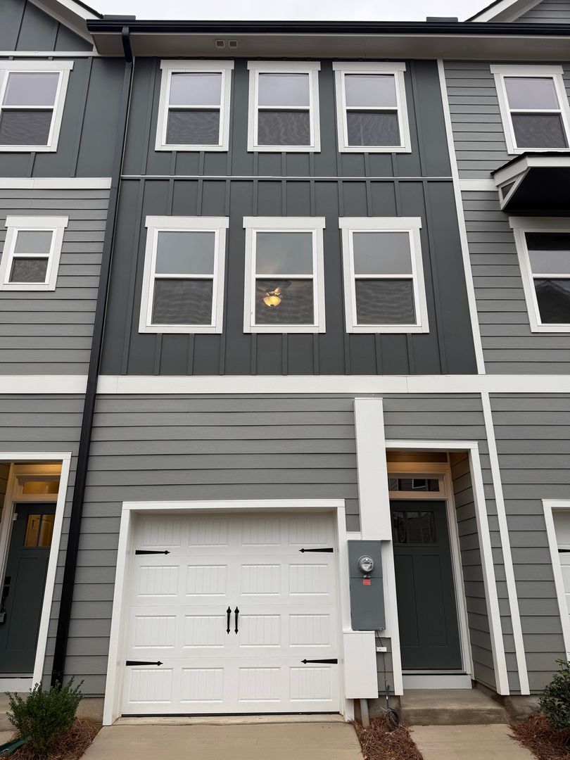 Charlotte House: 704 Drakeford Ct