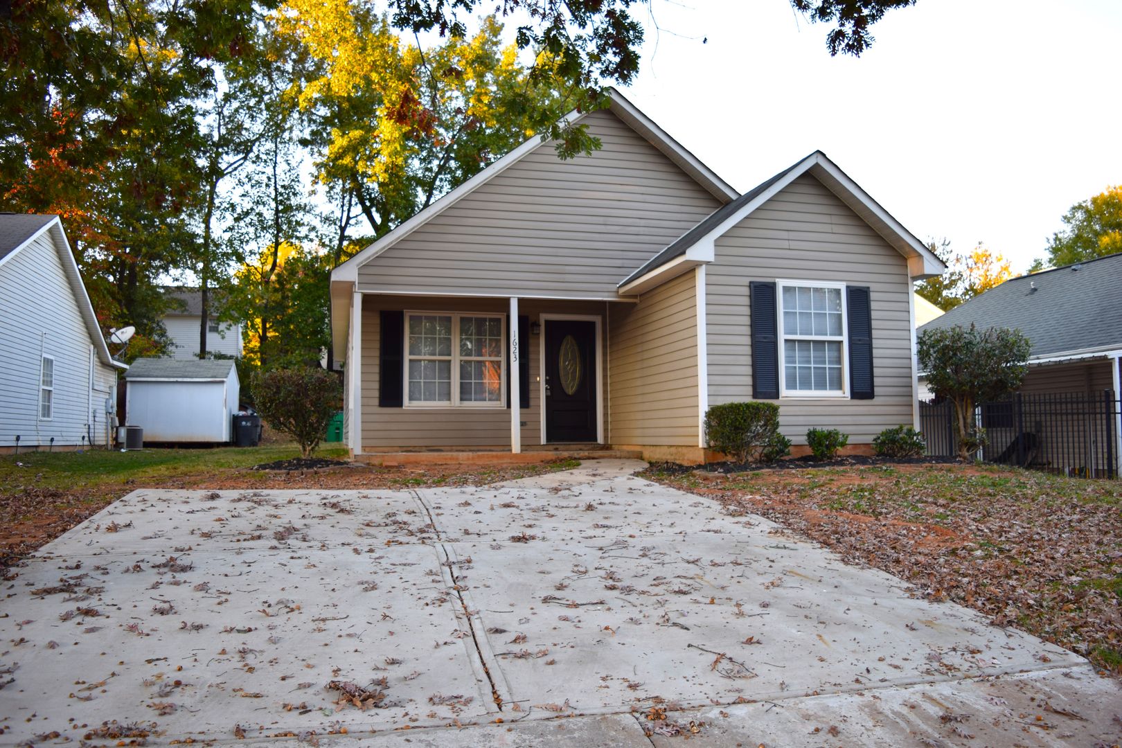 Pineville House: 1623 Dendy Lane Pineville, NC 28134