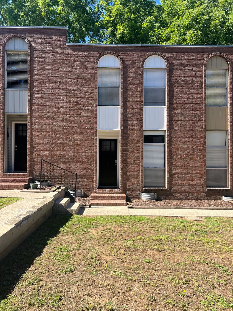 Gastonia House: 407 S. Chester St. Unit # 15