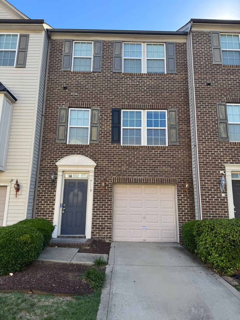 Charlotte Townhome: 7749 Jackson Pond Dr