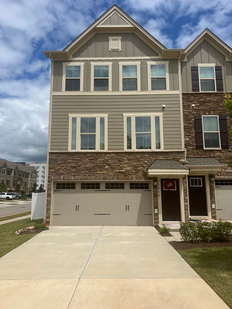 Mooresville Townhome: 128E Lanyard Dr