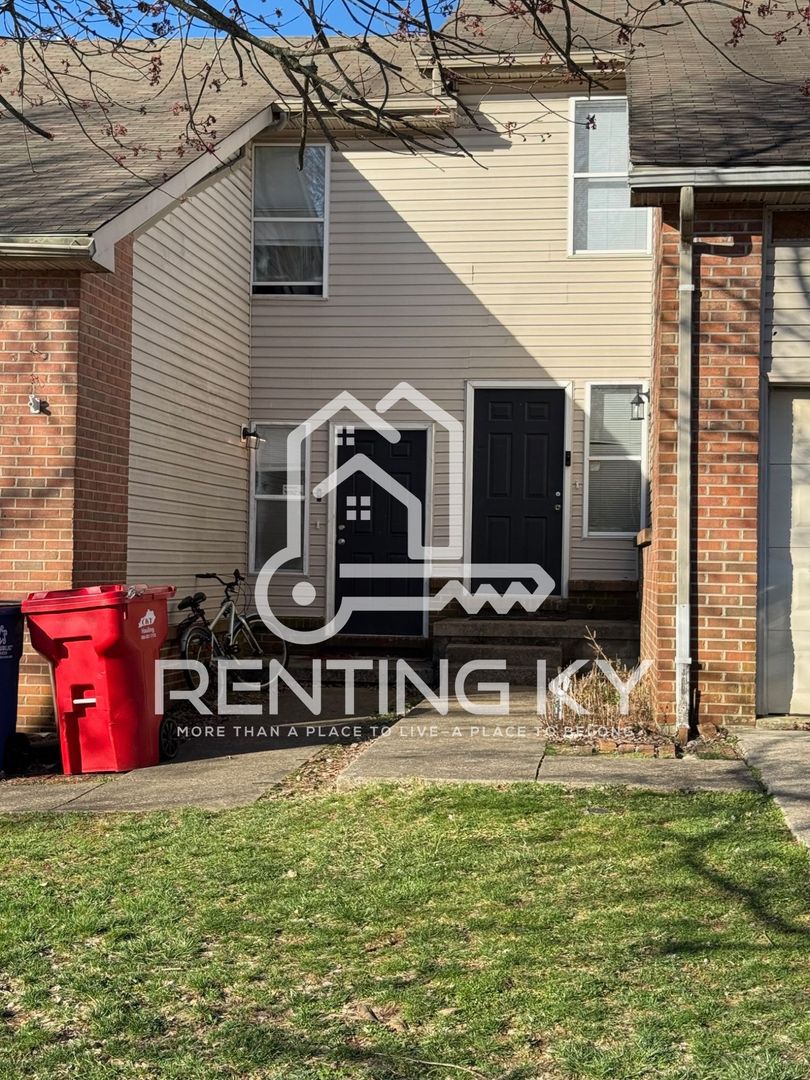 Nicholasville Townhome: 215 Peachtree Road