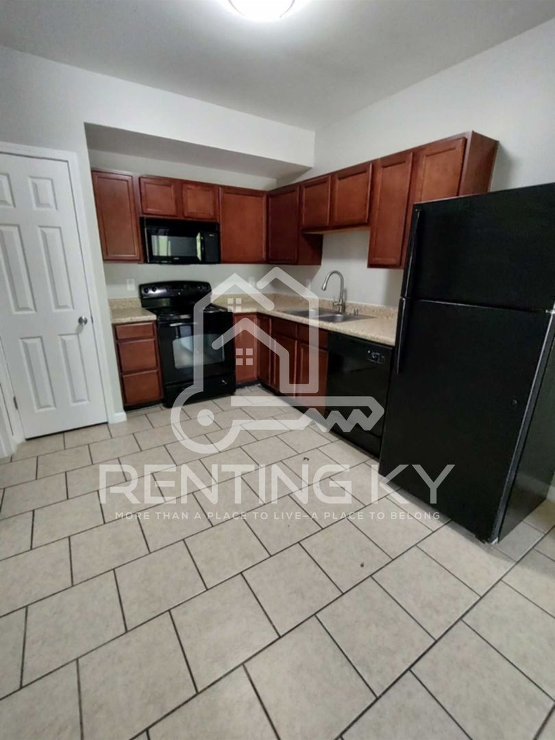 Richmond Apartment: 166 South Killarney Lane