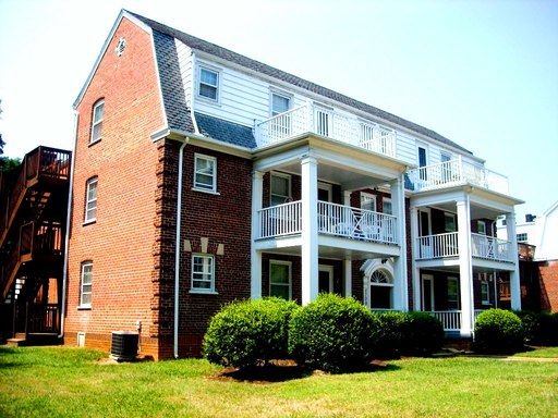 NEWLY RENOVATED! AVAILABLE IMMEDIATELY -- 1 Bedroom / 1 Bath Apartment on Grove Avenue in the Near West End – photo 1