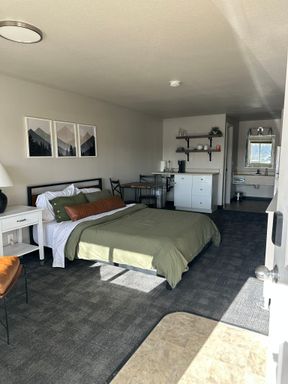 Studio apartment in the heart of Anchor Point! ** FIRST MONTH FREE**