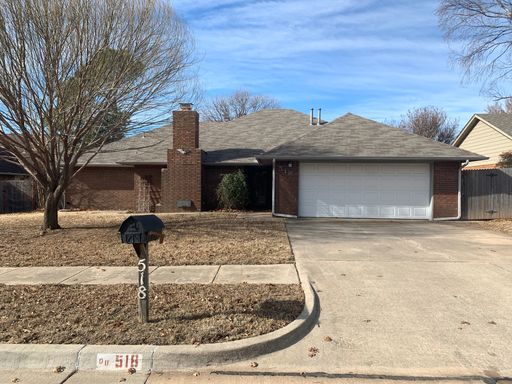 3 Bedroom Home with a Pool in West Norman – photo 1