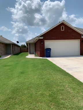 3 bedroom, 2 bathroom, 2 car garage – photo 1