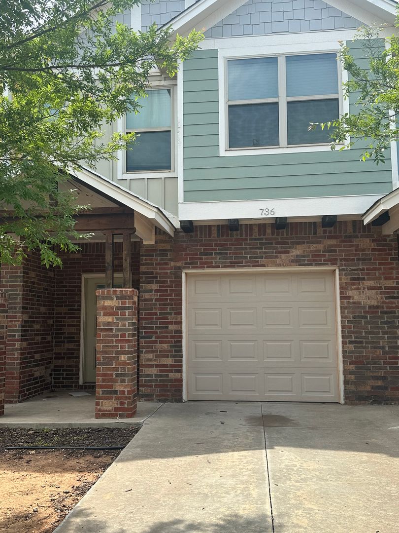 Moore House: 736 SW 14th Street