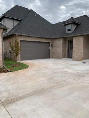 3 bedroom, 2.5 bathroom, 2 car garage Gated Neighborhood – photo 1