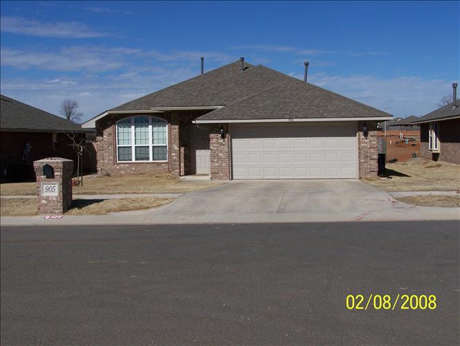 Norman House: 905 Eagle Cliff Dr