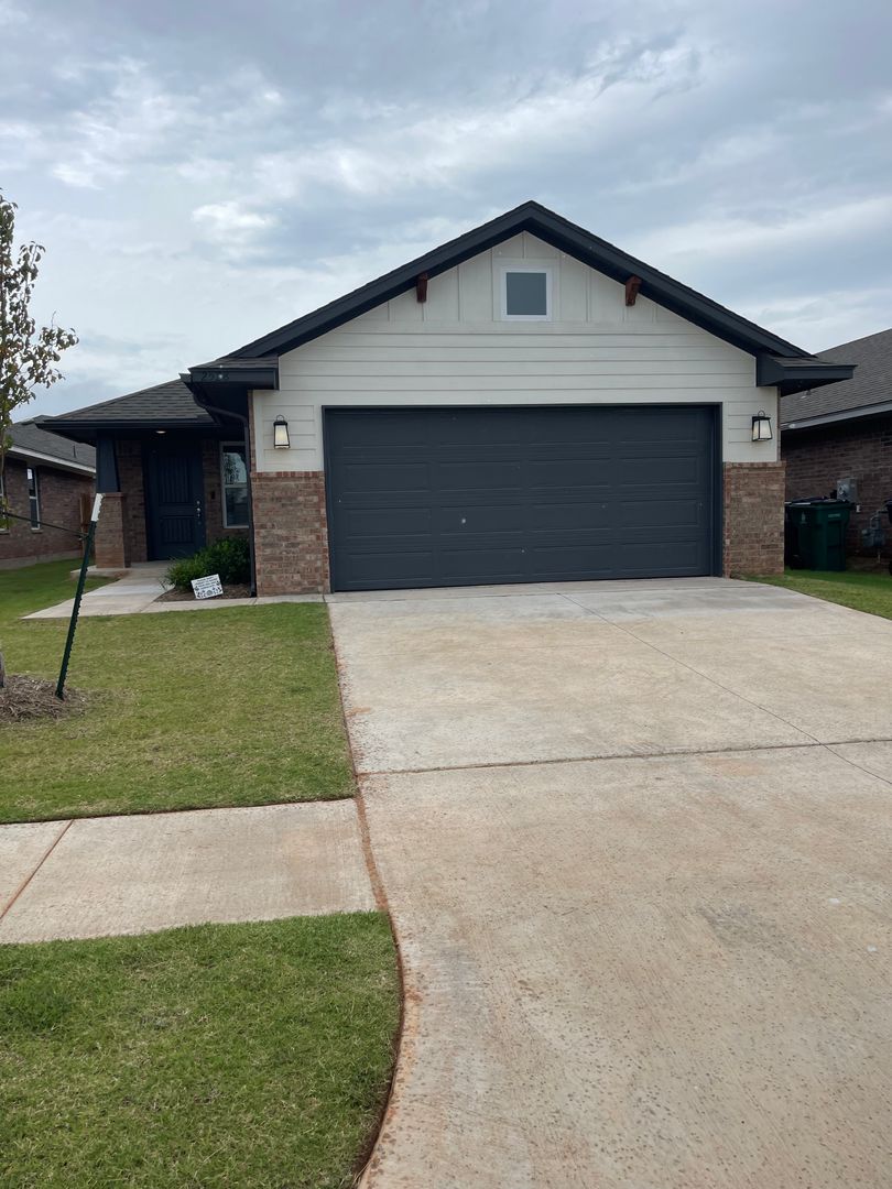 Edmond House: 2528 NW 199th St