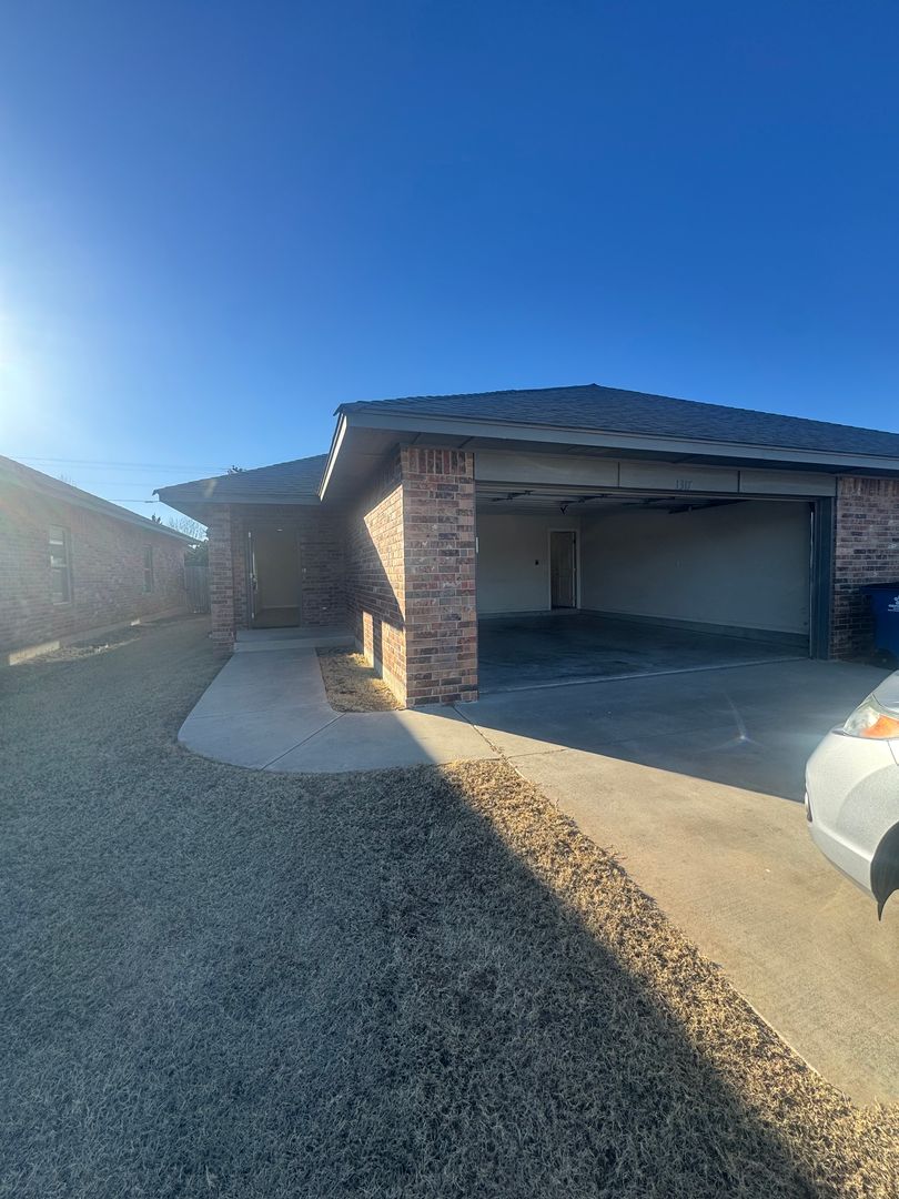 Newcastle House: 1317 Wade St