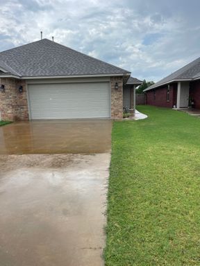 3 bedroom, 2 bathroom, 2 car garage – photo 1