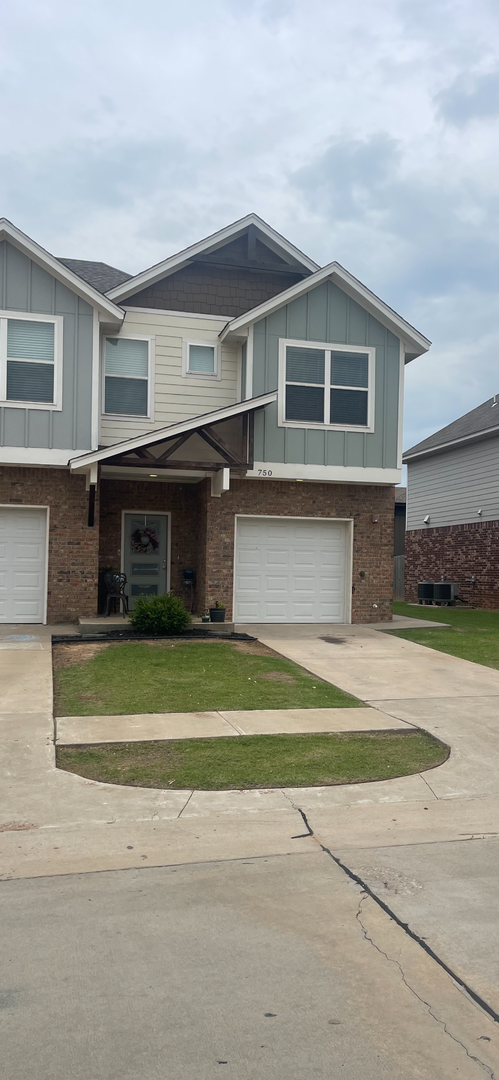 Moore House: 750 SW 14th Street