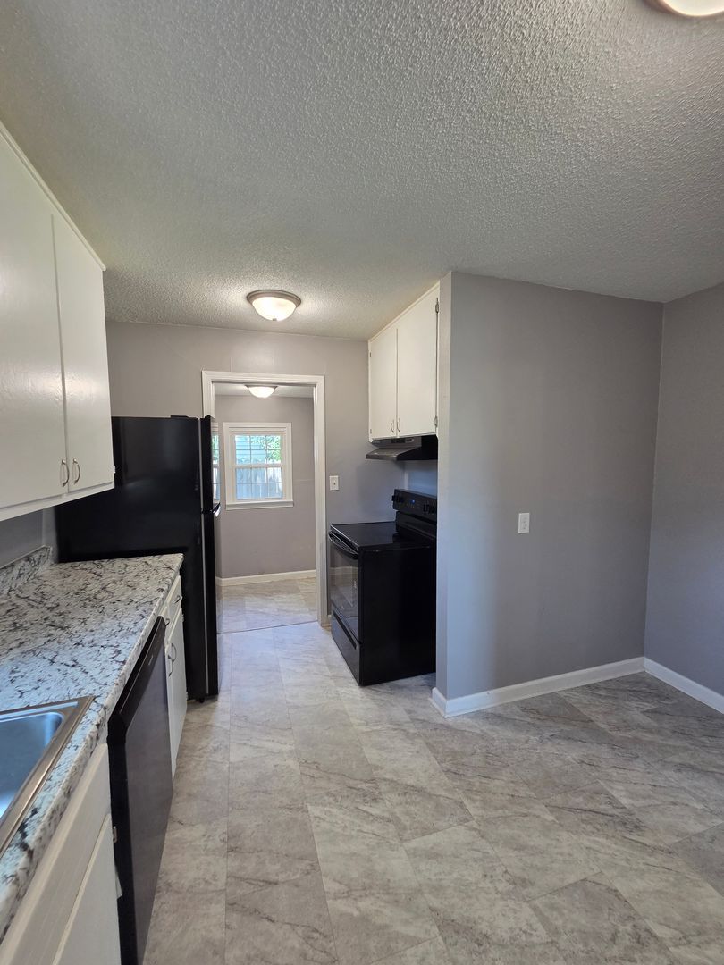 Haysville House: 331 W 4th St