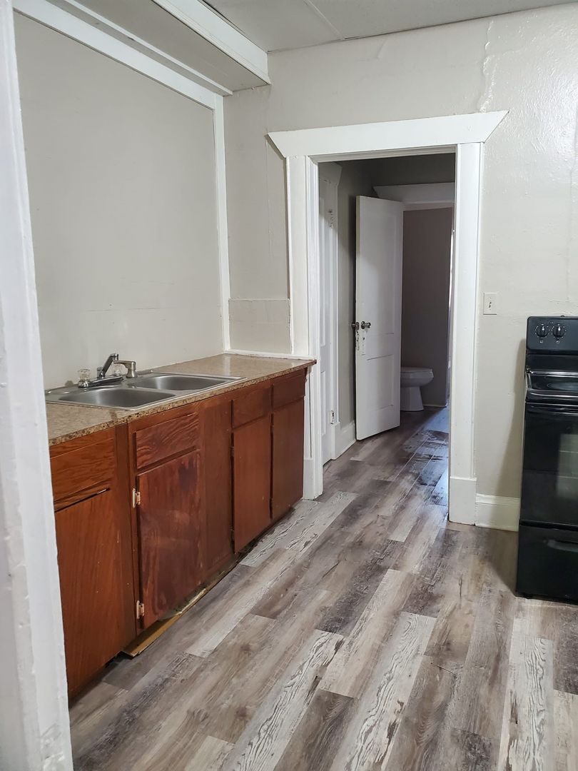 Wichita Apartment: 1933 - 1935 N Waco