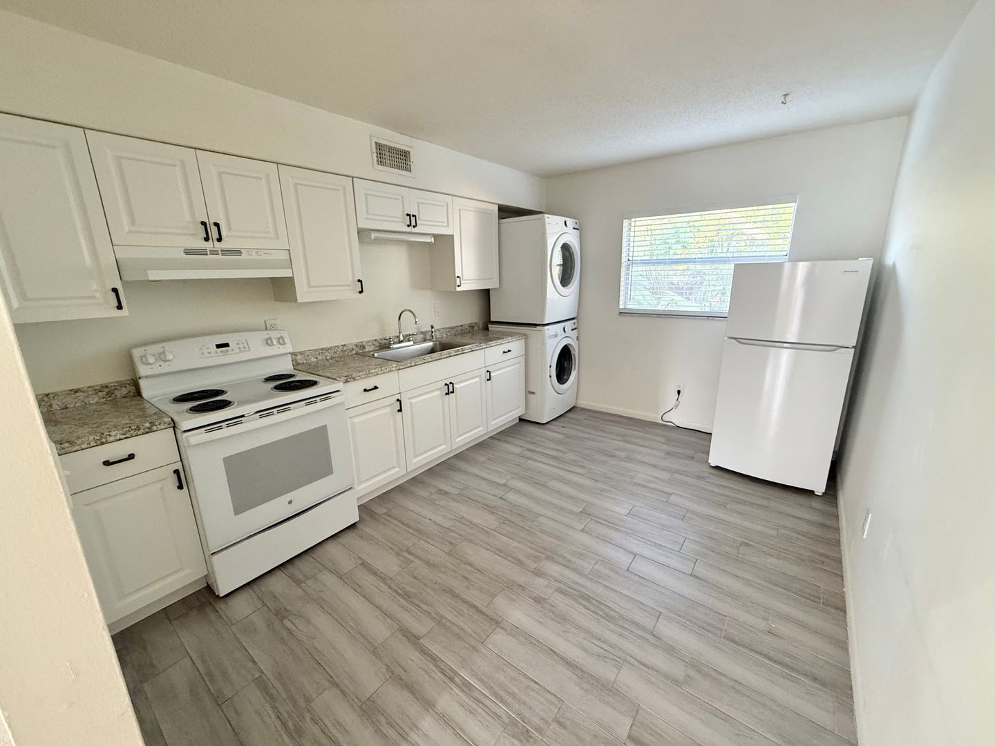 Lakeland Apartment: 722 S Ingraham Ave