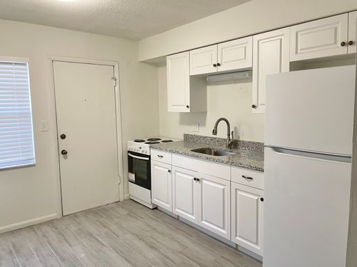 2 Bed 1 Bath Apartment – photo 1