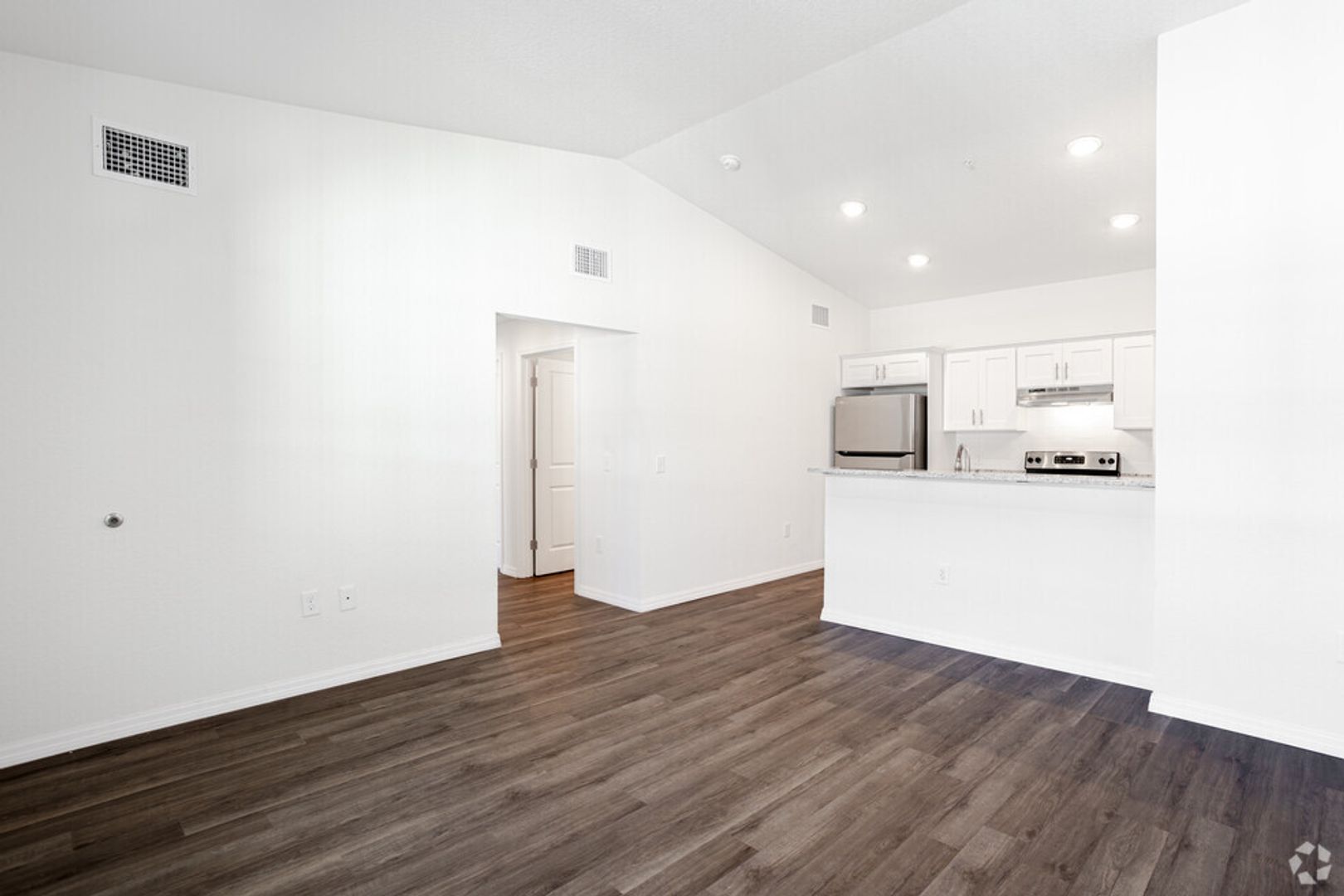 Lakeland Apartment: 915 Ariana St