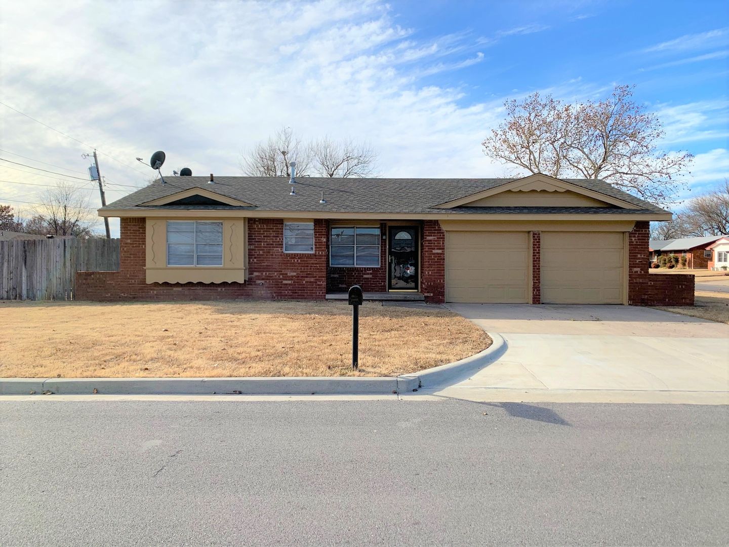 Lawton House: 1001 SE Alta Lane