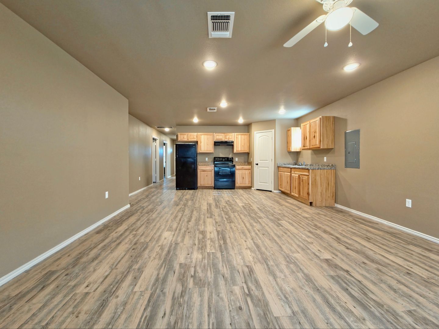 Lubbock House: 2221 E Main ST