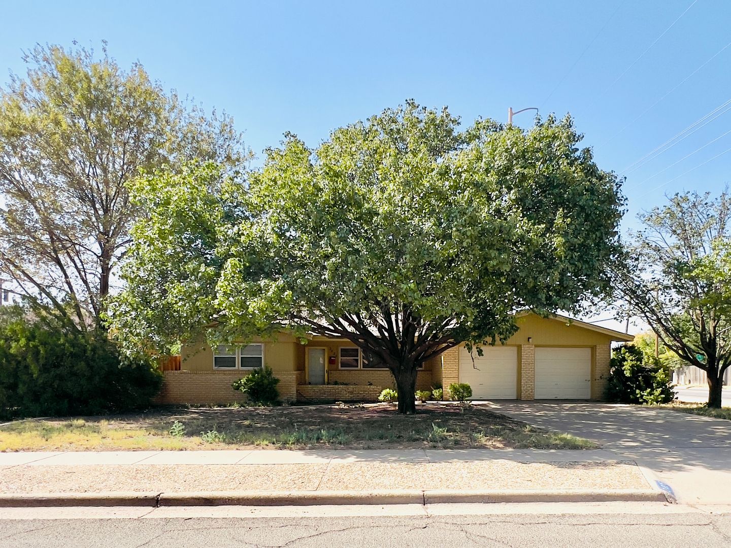 Lubbock House: 2825 57th St