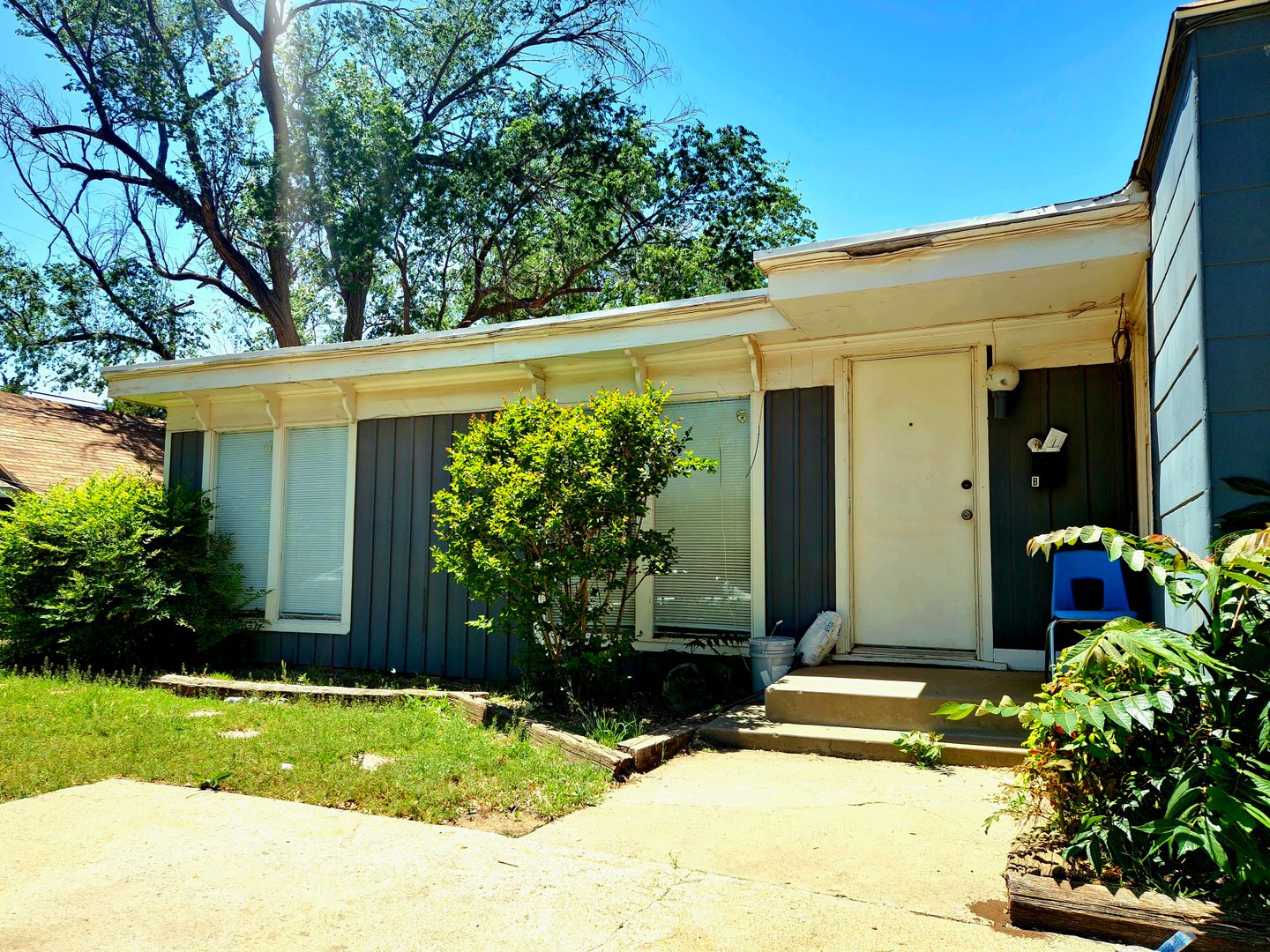 Lubbock Apartment: 2601 25th Street