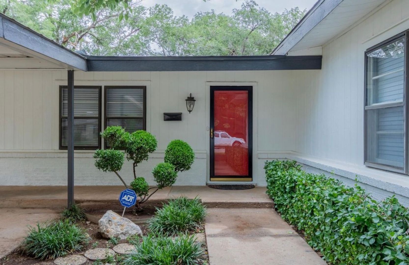 Lubbock House: 4224 37th St