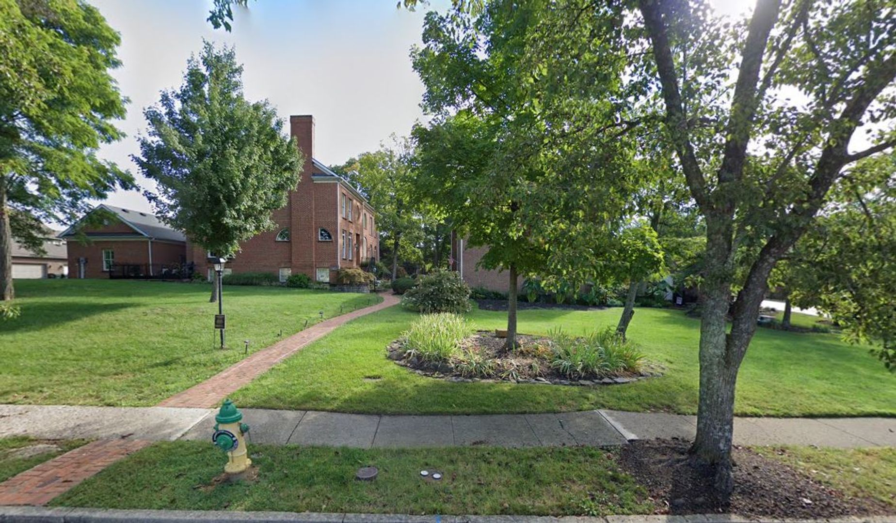 Lexington House: 240 Chippendale Cir