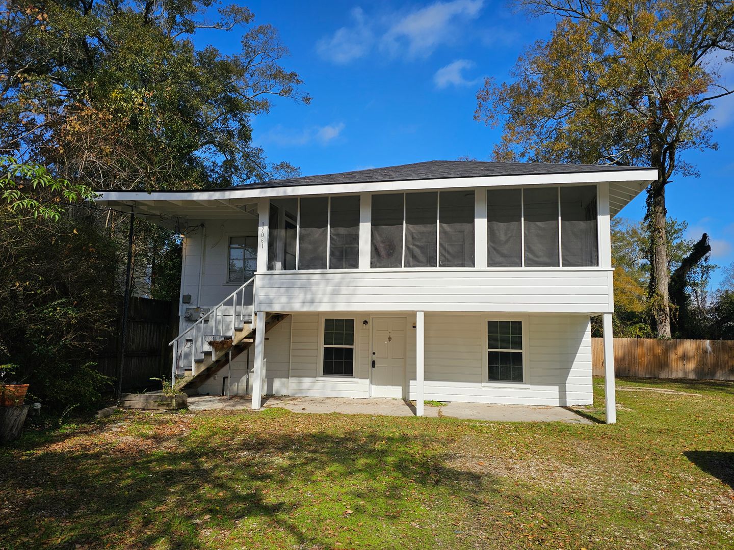 Hammond Apartment: 17061 E. Iowa Ave