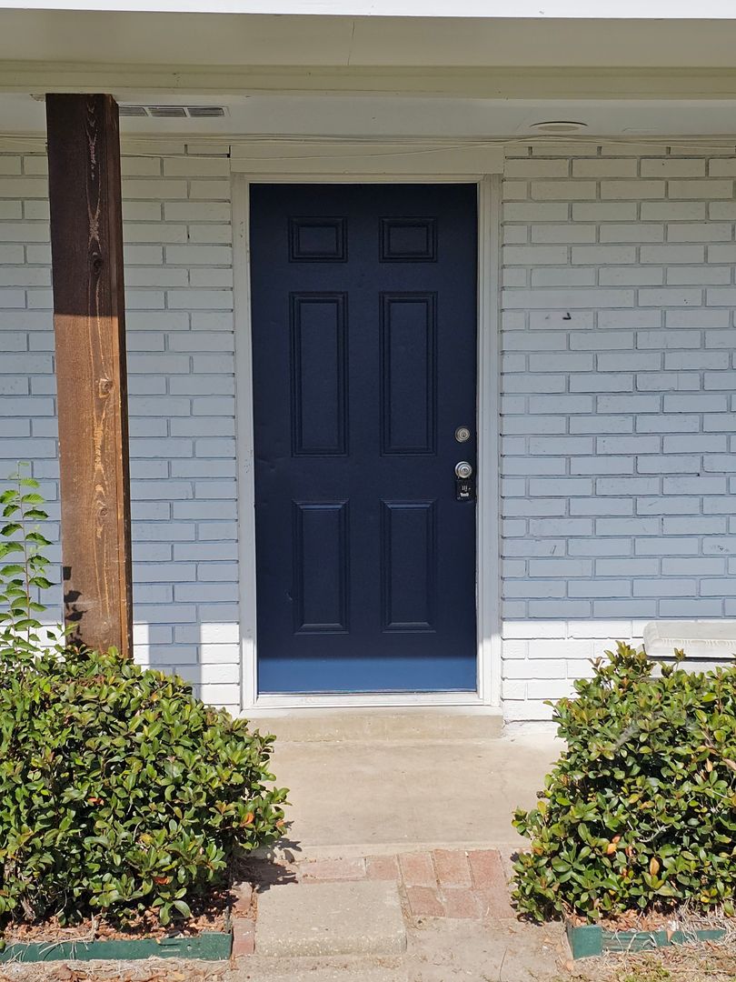 Ponchatoula Apartment: 1681 Veterans Avenue