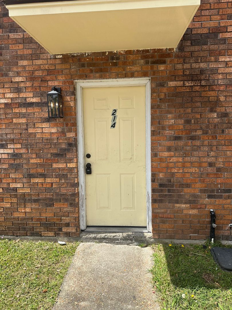 Hammond Apartment: 46037 Rufus Bankston Road
