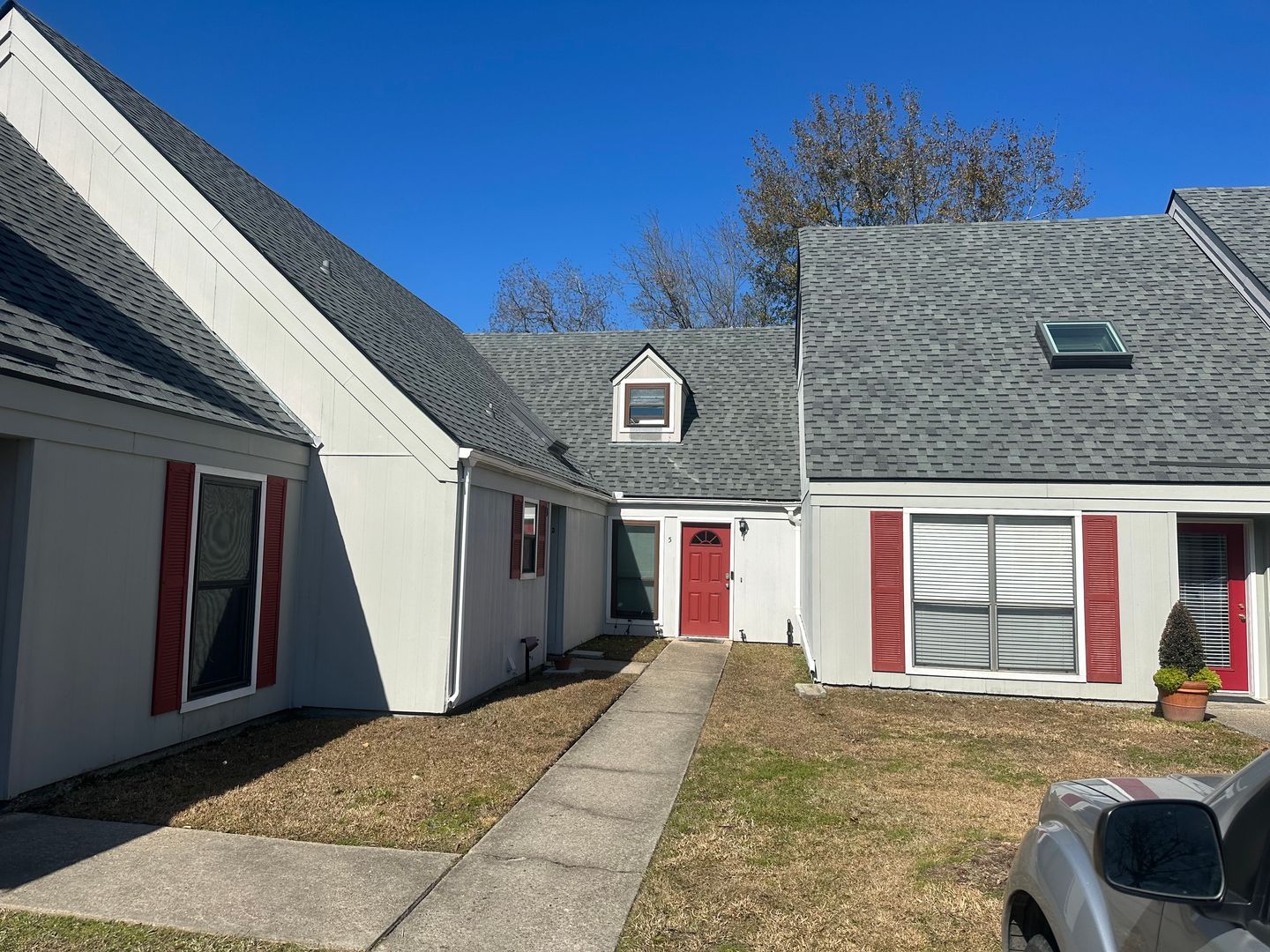 Covington House: 3 Hollycrest Blvd