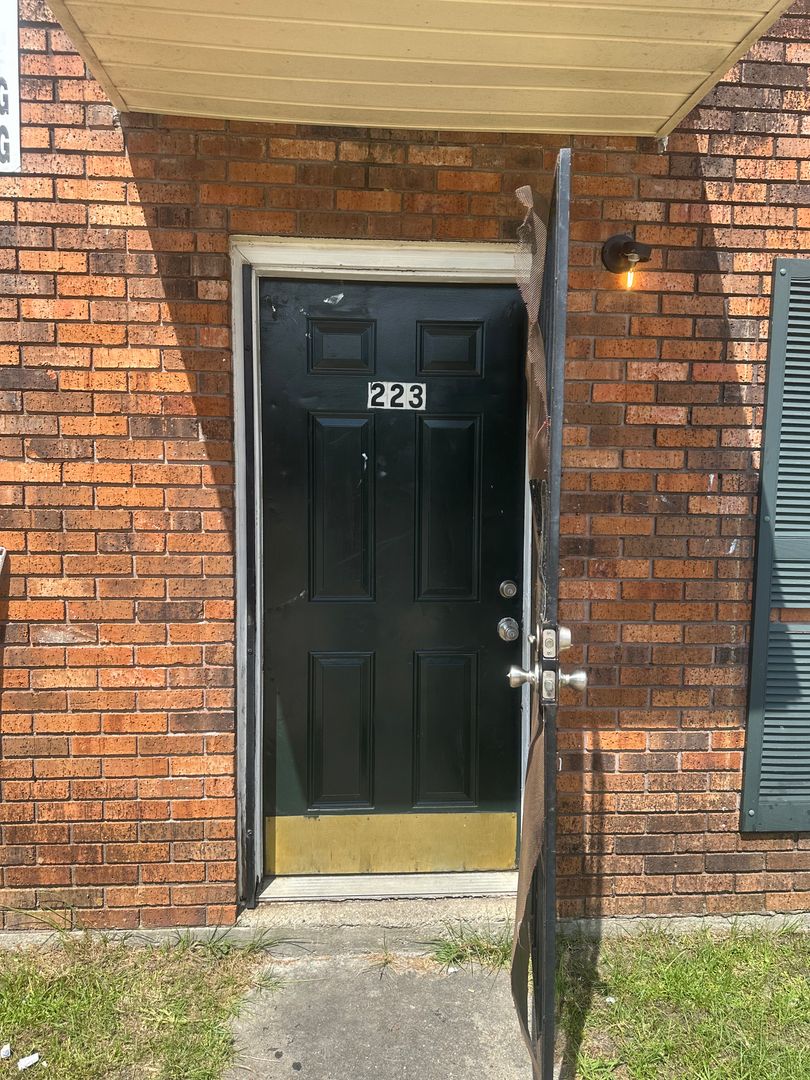Hammond Apartment: 46037 Rufus Bankston Road
