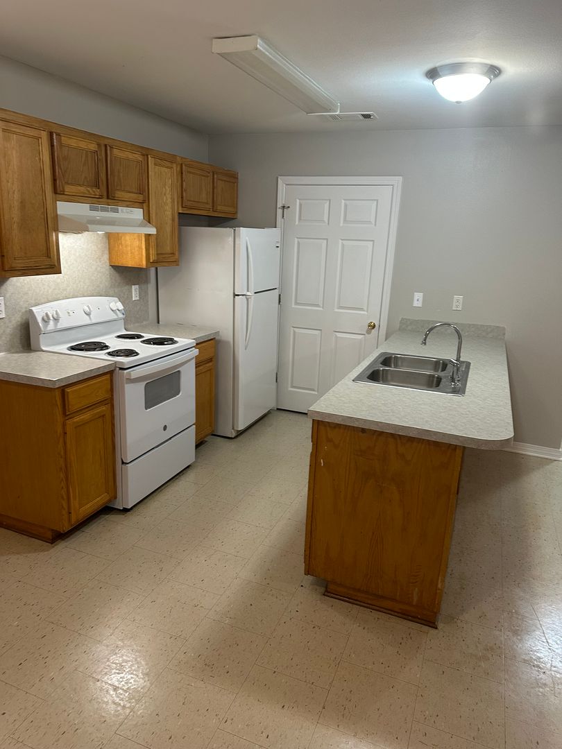 Hammond Apartment: 14007 Virginia Drive