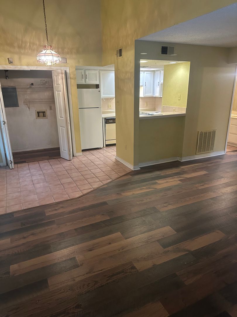 Hammond Apartment: 2701 Rue Saint Martin